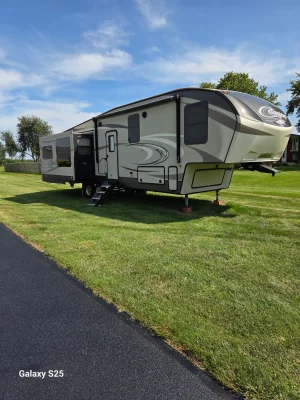 Used 2017 Keystone Cougar 327RES