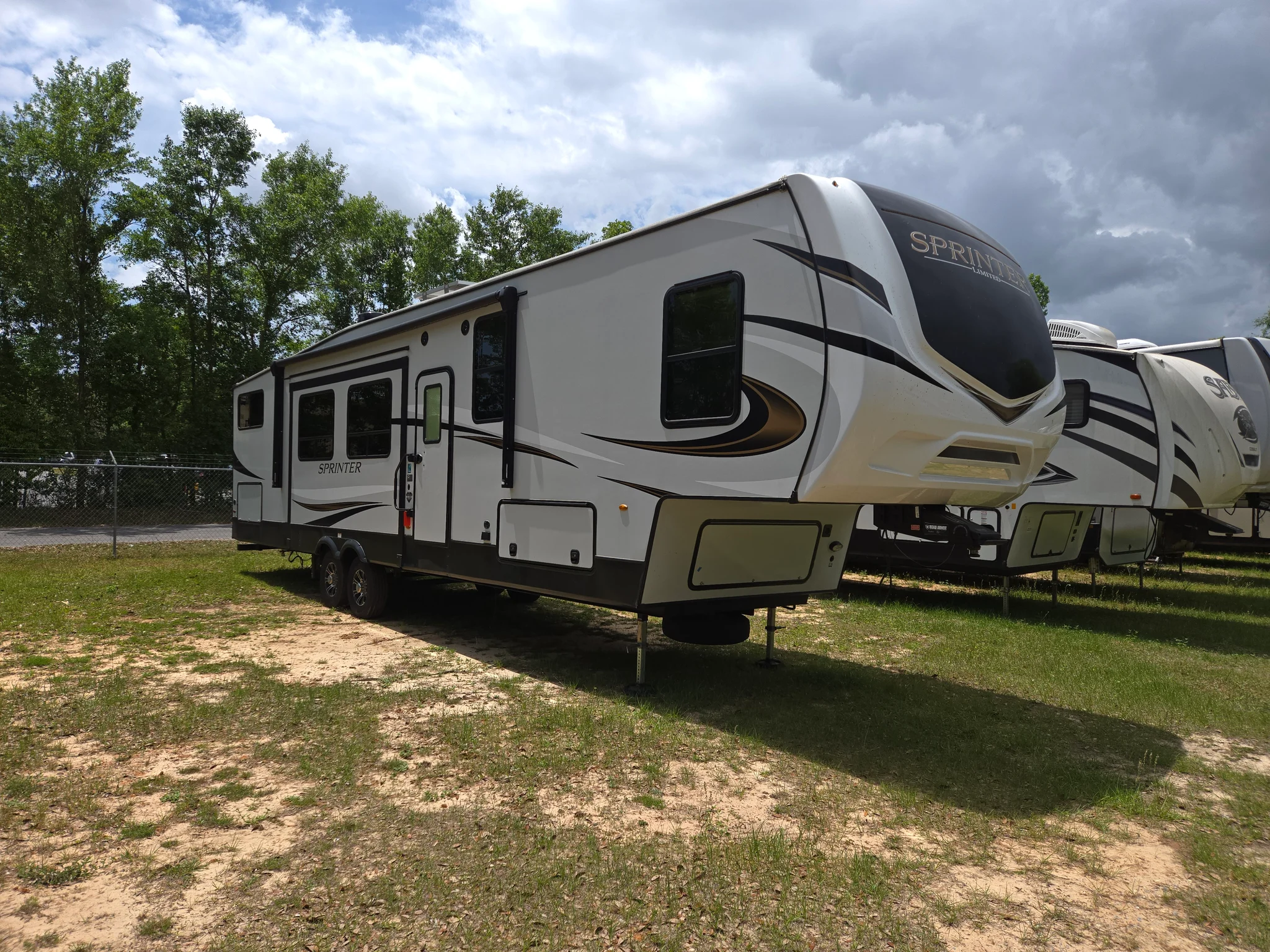 2023 KEYSTONE SPRINTER LIMITED exterior