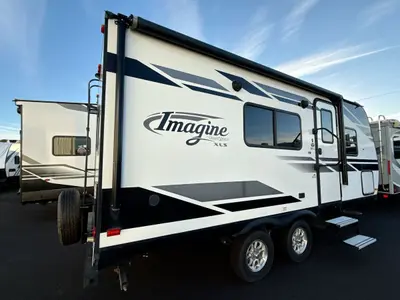 2018 Grand Design Imagine XLS photo 9