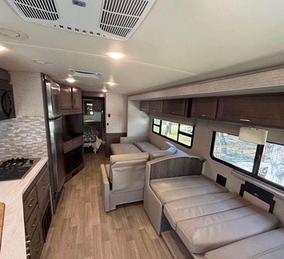 2020 WINNEBAGO ADVENTURER photo 2
