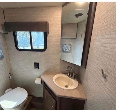 2020 WINNEBAGO ADVENTURER photo 9