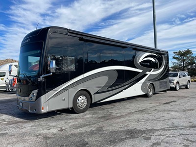 2018 THOR MOTOR COACH TUSCANY photo 3