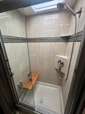 2018 THOR MOTOR COACH TUSCANY photo 25