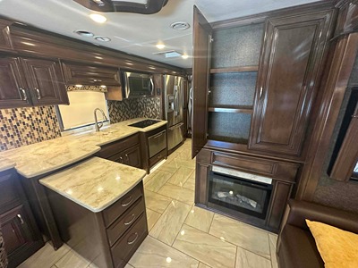 2018 THOR MOTOR COACH TUSCANY photo 24