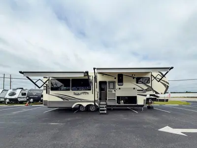 2019 Grand Design Solitude S-Class photo 7