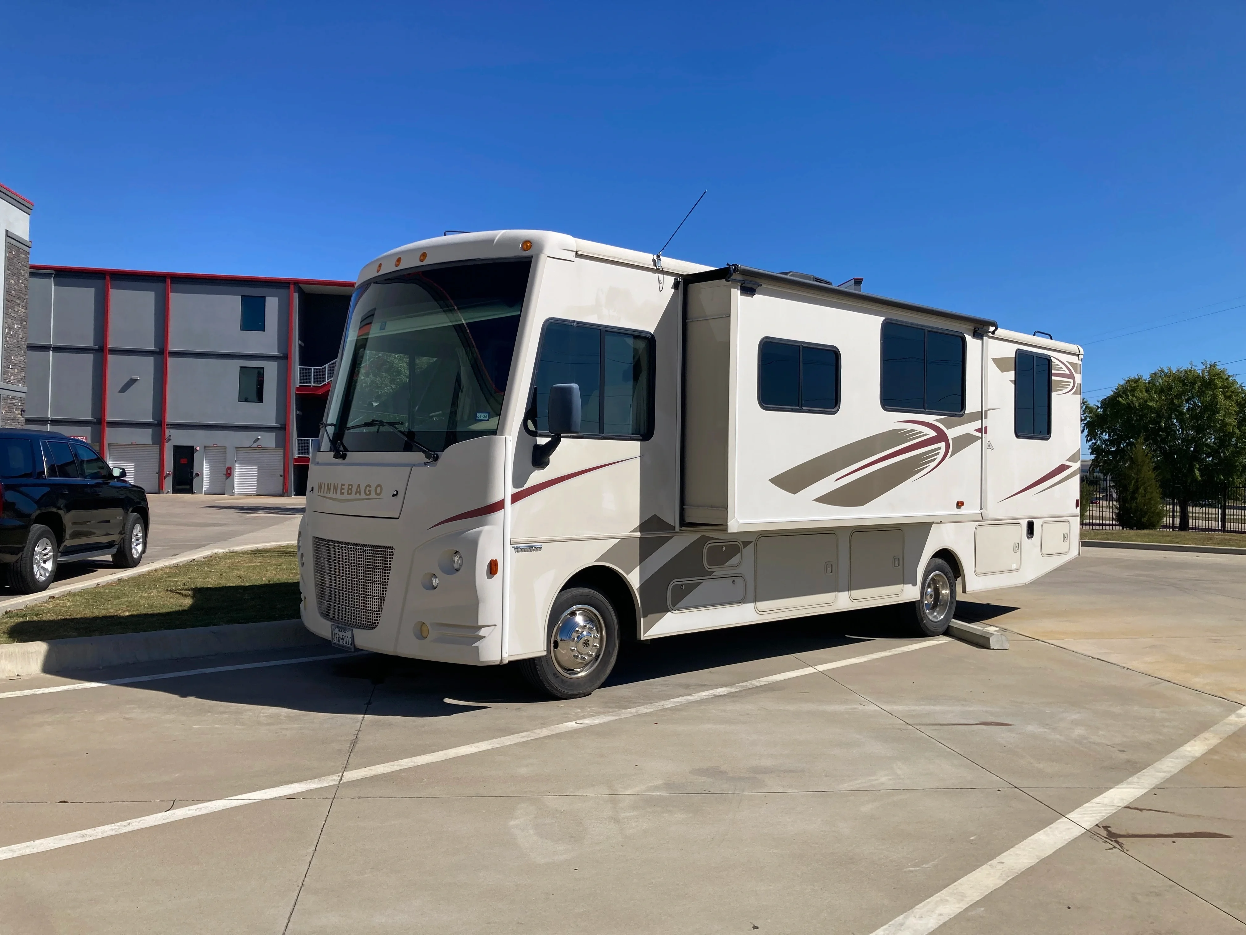 2017 WINNEBAGO VISTA exterior