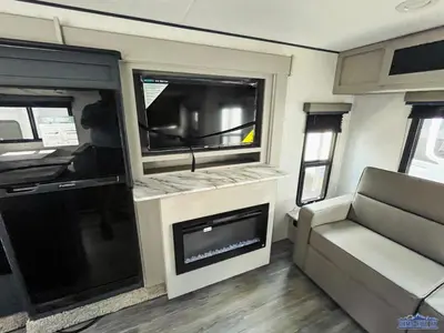 2025 Coachmen Apex Ultra-Lite photo 11