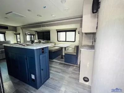 2025 Coachmen Apex Ultra-Lite photo 9
