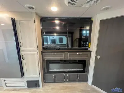2027 Coachmen Catalina Legacy Edition photo 13