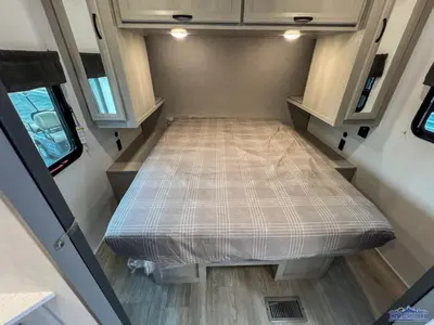 2027 Coachmen Catalina Legacy Edition photo 16