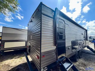2027 Coachmen Catalina Legacy Edition photo 4