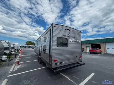 2027 Coachmen Catalina Legacy Edition photo 3