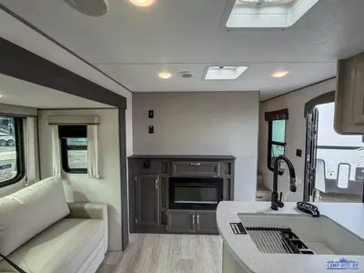 2027 Coachmen Catalina Legacy Edition photo 11