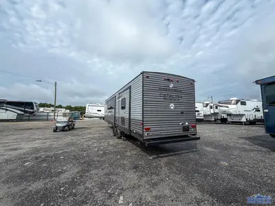 2027 Coachmen Catalina Legacy Edition photo 2