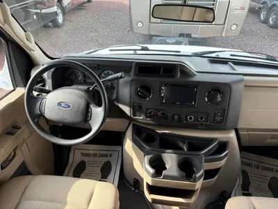 2019 Thor Motor Coach Freedom Elite photo 36