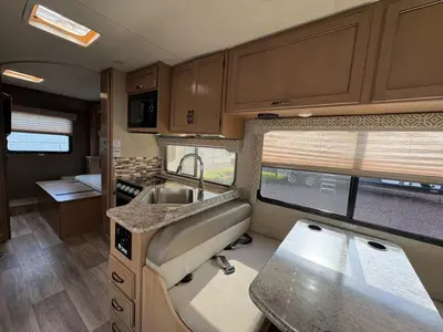 2019 Thor Motor Coach Freedom Elite photo 15