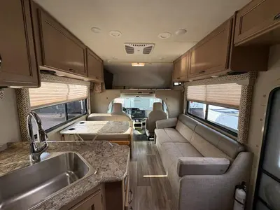 2019 Thor Motor Coach Freedom Elite photo 13