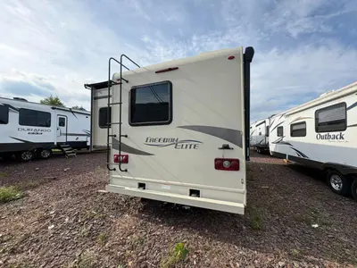 2019 Thor Motor Coach Freedom Elite photo 9