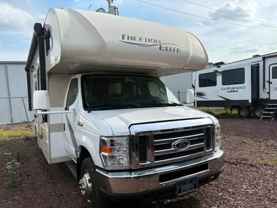 2019 Thor Motor Coach Freedom Elite photo 3