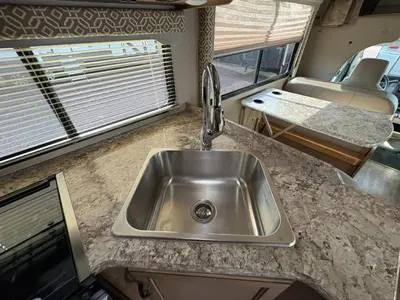 2019 Thor Motor Coach Freedom Elite photo 18