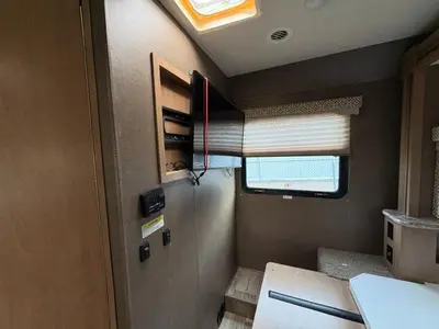 2019 Thor Motor Coach Freedom Elite photo 29