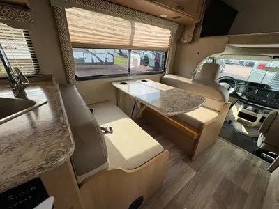 2019 Thor Motor Coach Freedom Elite photo 21