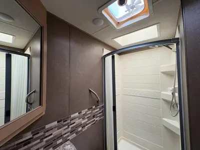 2019 Thor Motor Coach Freedom Elite photo 31