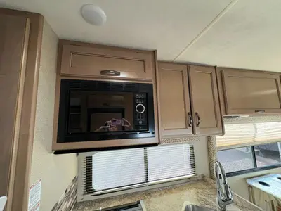 2019 Thor Motor Coach Freedom Elite photo 16