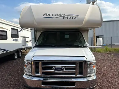 2019 Thor Motor Coach Freedom Elite photo 2