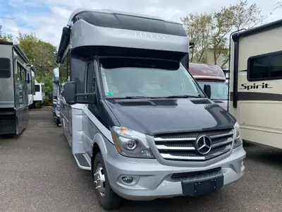 2019 Tiffin Motorhomes Wayfarer photo 3