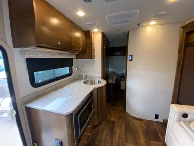 2019 Tiffin Motorhomes Wayfarer photo 13