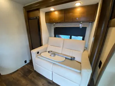 2019 Tiffin Motorhomes Wayfarer photo 16