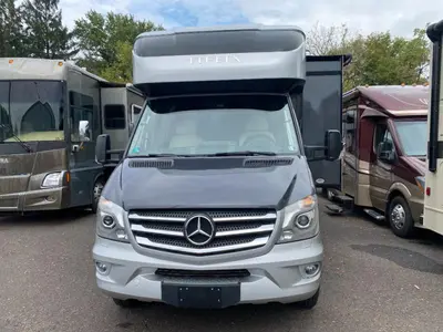 2019 Tiffin Motorhomes Wayfarer photo 2