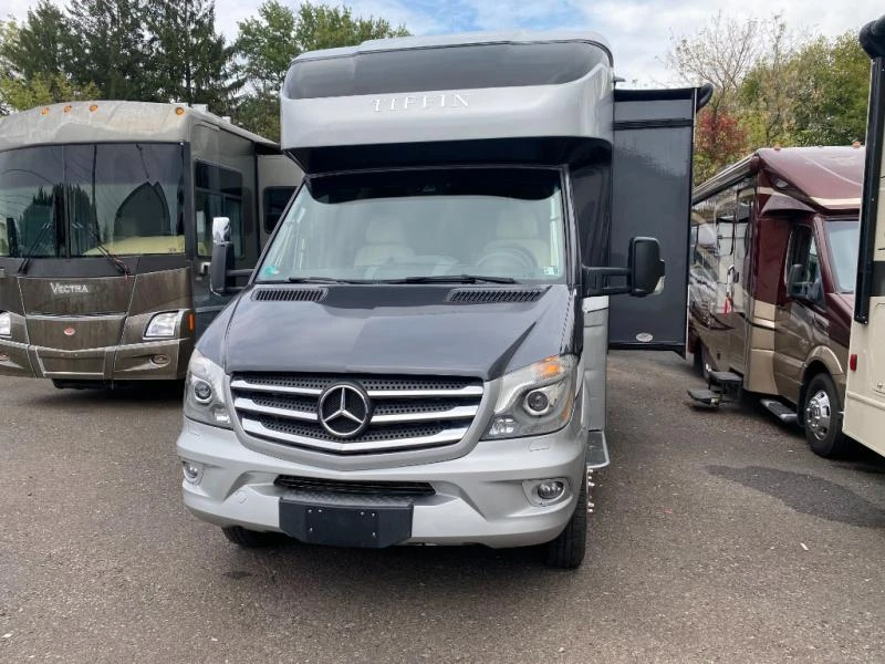2019 Tiffin Motorhomes Wayfarer exterior