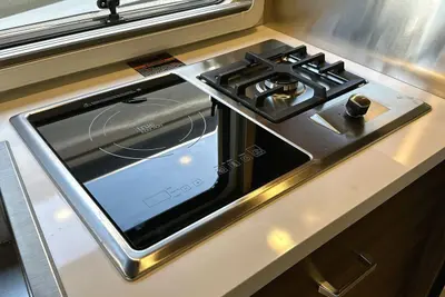 2023 Winnebago Navion photo 29