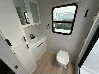 2027 Winnebago Thrive photo 28