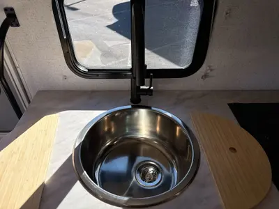2027 Winnebago Suncruiser photo 37
