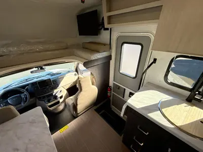 2027 Winnebago Suncruiser photo 12