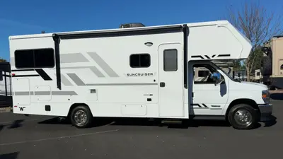 2027 Winnebago Suncruiser photo 5
