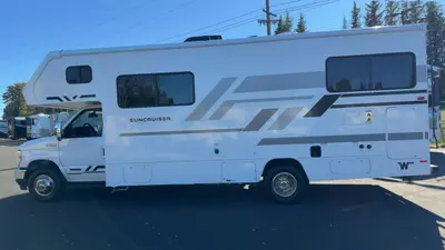 2027 Winnebago Suncruiser photo 9