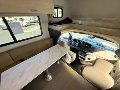 2027 Winnebago Suncruiser photo 18
