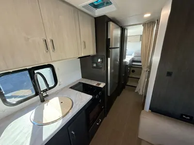 2027 Winnebago Suncruiser photo 14
