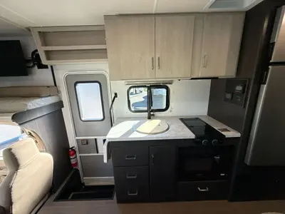 2027 Winnebago Suncruiser photo 13