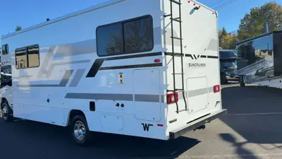 2027 Winnebago Suncruiser photo 10
