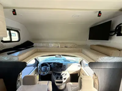 2027 Winnebago Suncruiser photo 44