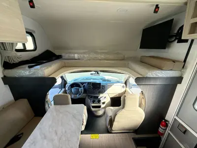 2027 Winnebago Suncruiser photo 11