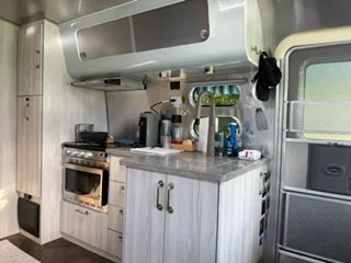 2025 AIRSTREAM INTERNATIONAL photo 2