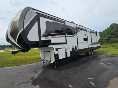 Used 2024 Keystone Alpine 3712KB