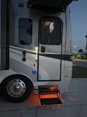 2021 HOLIDAY RAMBLER NAVIGATOR photo 9