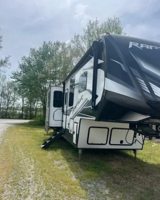 Used 2022 Keystone Raptor 413